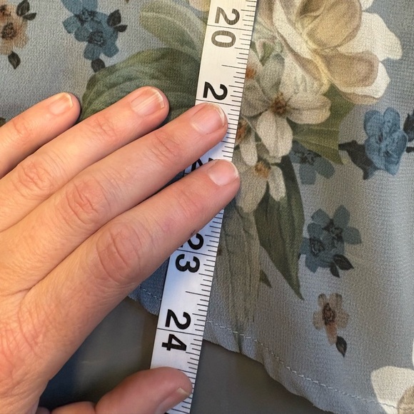 Simons Contemporaine brand sheer Floral Button feminine Down Shirt size Small - Picture 10 of 10